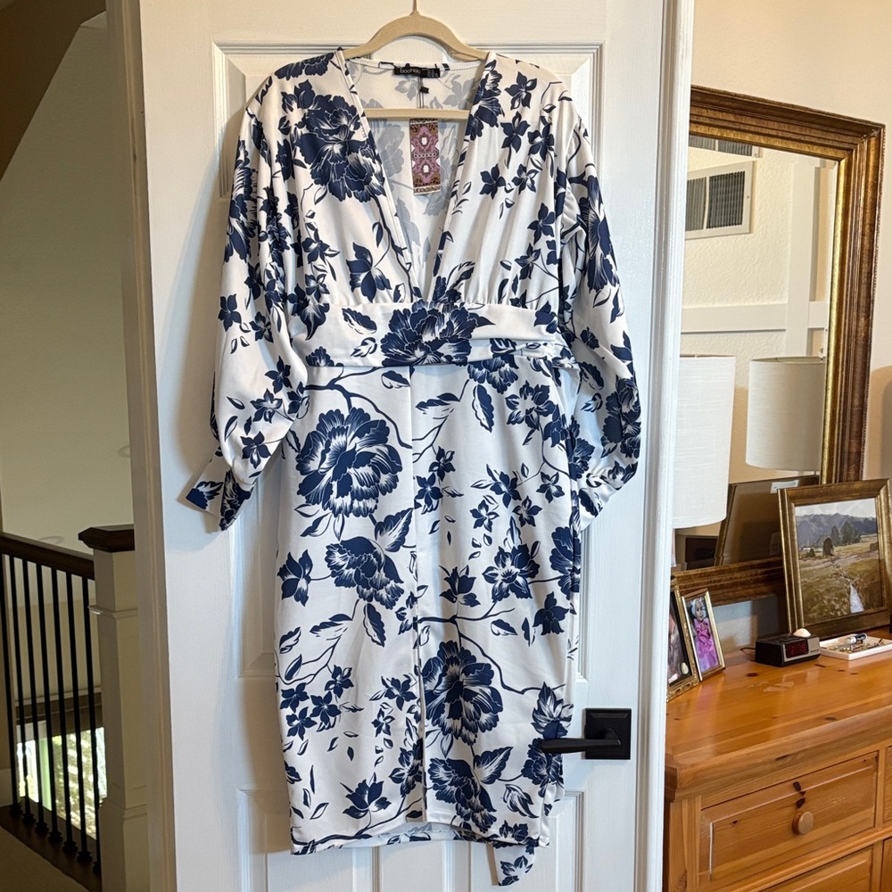 Boohoo Blue and White Floral Kimono Dress